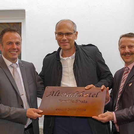 Altstadthotel Wilde Rose Епинген Екстериор снимка