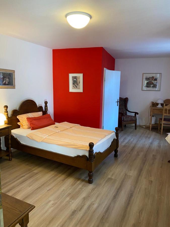 Altstadthotel Wilde Rose Епинген Екстериор снимка