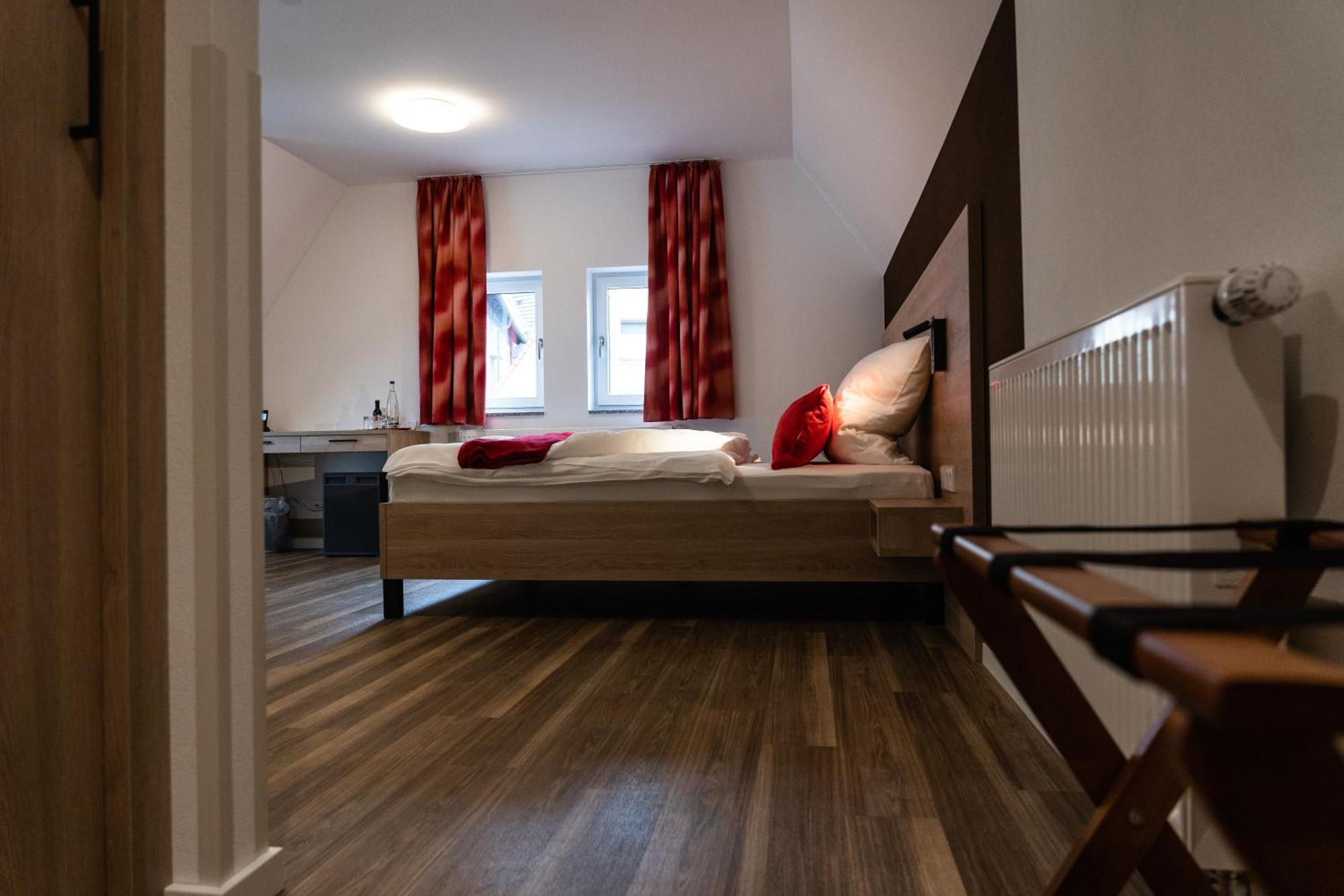 Altstadthotel Wilde Rose Епинген Екстериор снимка