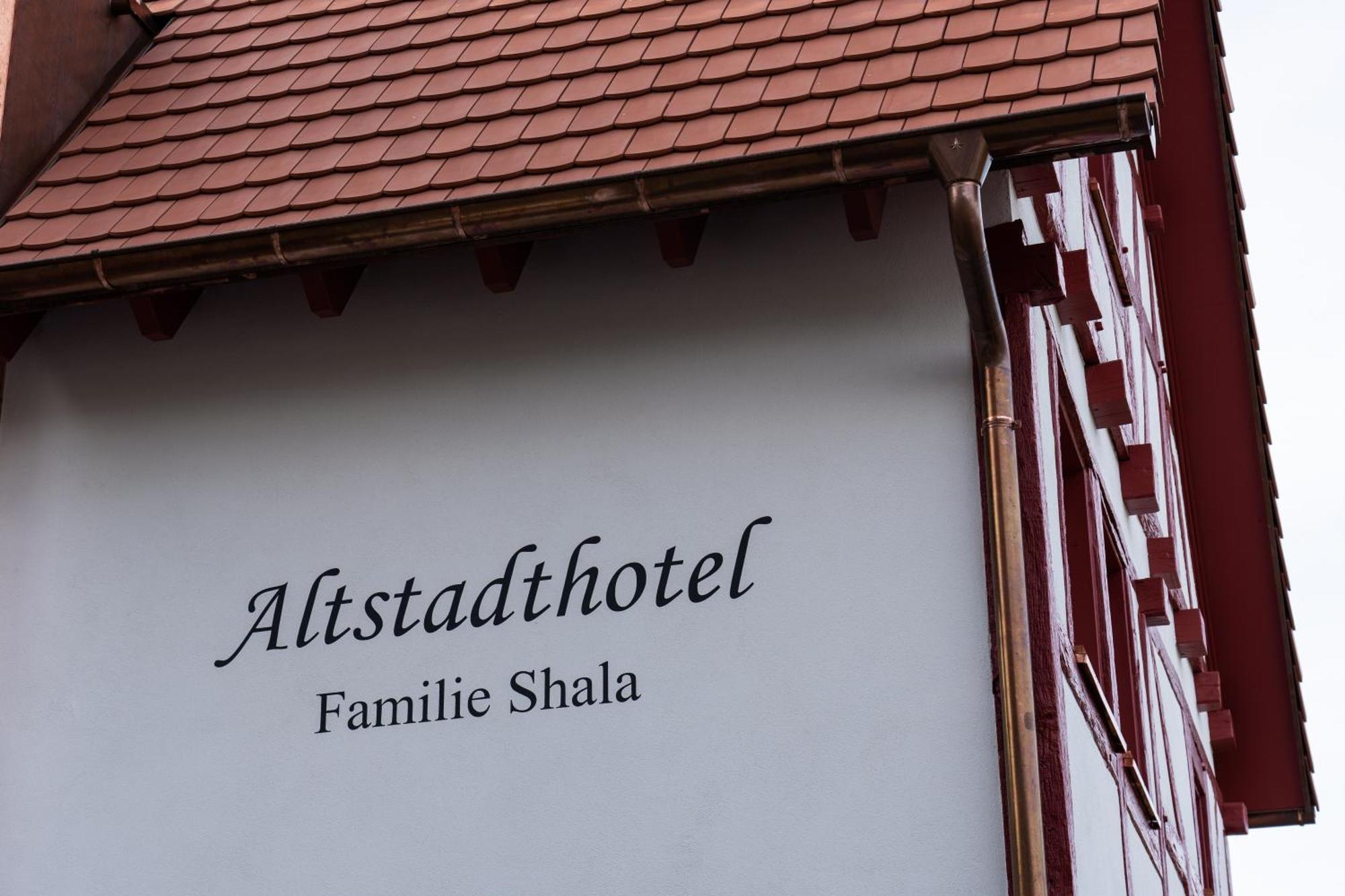 Altstadthotel Wilde Rose Епинген Екстериор снимка